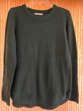 💙3 for $55💙 Pink Clover Dark Green Textured Crewneck Sweater